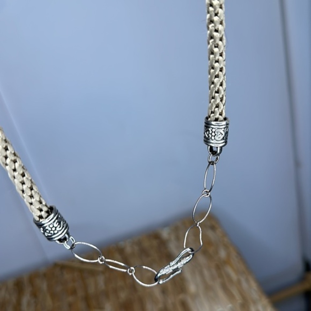 Necklace handmade centerpiece with silver and beads - Picture 6 of 8